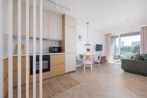 Słoneczna Comfy Apartment with Balcony & Parking Katowice by Noclegi Renters