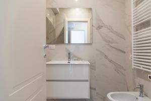 Youhosty - Bright Apartment Gioia
