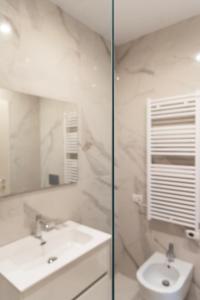 Youhosty - Bright Apartment Gioia