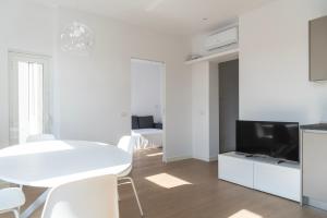 Youhosty - Bright Apartment Gioia