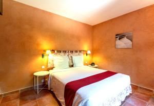 Hotels Hotel Le Mas des Gres & Restaurant Sous les Platanes : photos des chambres