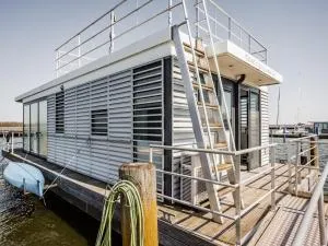 Hausboot Floating House in Ribnitz-Damgarten - Kölzow