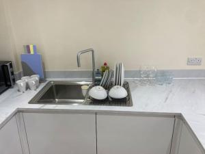 Newly Refurbished house - City Centre with Parking