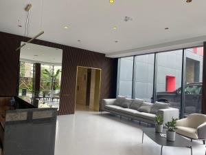 Anas sweet home Hilton blox