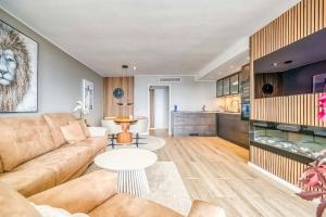 122-Luxury Beachfront Apartment, Views and Pool