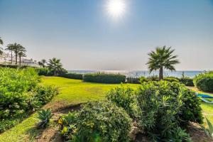 122-Luxury Beachfront Apartment, Views and Pool