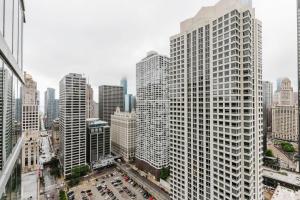 Blueground River North doorman pool gym CHI-1094