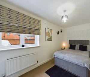 Modern 2 bed city apartment with private parking