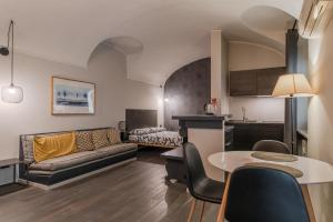 Familia Apartaments - 048 by HAPPYHOSTORINO