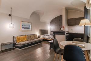 Familia Apartaments - 048 by HAPPYHOSTORINO
