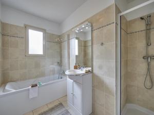 Villas Villa in Lanzac with Private Garden : photos des chambres