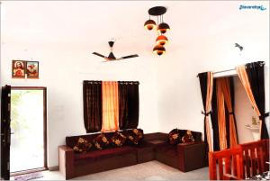 Navaratna Holiday Homestay