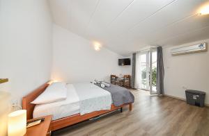 Apartments Romano 1099