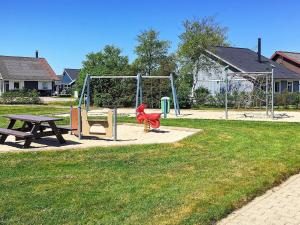 6 person holiday home on a holiday park in Hemmet