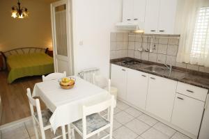 Apartments Araz