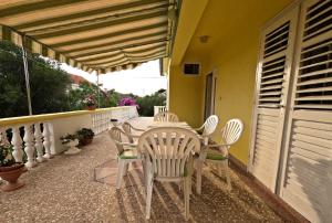 Three-Bedroom Apartment room in Apartment Mili - 50m from beach