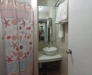 Explore Manila Trendy 1BR unit in Birch Tower
