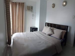 Explore Manila Trendy 1BR unit in Birch Tower