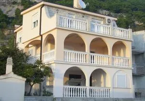 Apartment Lile - بيساك