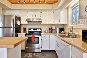 Powder Park Place- Upper Unit of Duplex - Great for Groups, Ski Rental Ticket Deals!