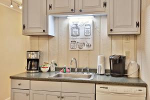 Powder Park Place - Lower Unit - Cozy and close to the Mountain! Ski rental deals!