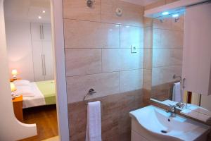 Apartments and Rooms Robi