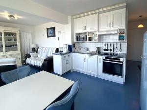 Duplex 2 chambres face à la plage avec parking, au top à Trégastel - FR-1-368-204