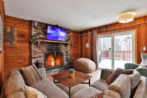Tanglewood Vista - Great Group Ski Home Close to Mountain, Hot Tub, Sauna, Ski Rental Ticket Deals!