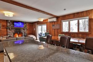 Tanglewood Vista - Great Group Ski Home Close to Mountain, Hot Tub, Sauna, Ski Rental Ticket Deals!