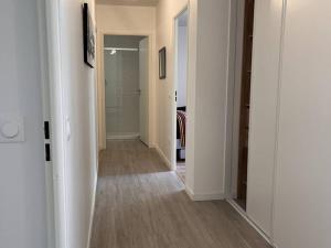 Appartements Lodge spacieux 8 pers, 3 parkings, a 10 min du centre-ville - FR-1-234-323 : photos des chambres