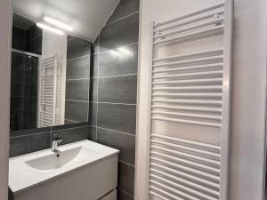 Appartements Lodge spacieux 8 pers, 3 parkings, a 10 min du centre-ville - FR-1-234-323 : photos des chambres