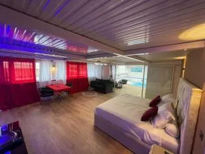 Pool & Chill - 塞纳河畔皮埃尔菲特