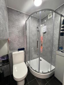 4 Bedroom House in the Heart of Basildon 2 mins to Town Center I Weekly or Monthly Stay Offer I Free Parking I Sleeps 7