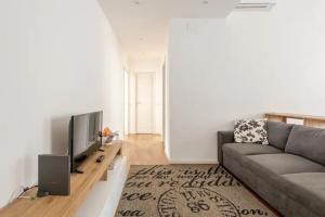 Like at Home - Close to Metro, Stadio San Siro, Duomo with private parking place