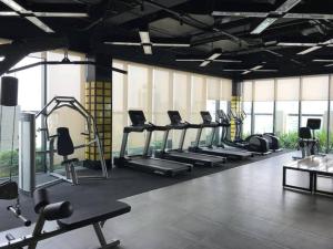 De Lux Madison Best Central 2 Bedrooms 2 Baths, Pool Gym