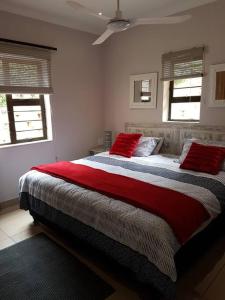 2 Bed cottage with sea views and lovely gardens