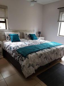 2 Bed cottage with sea views and lovely gardens