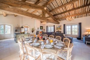 Villas Elegant Provenal Villa in Bonnieux with Garden Private Pool - La Bcasse : photos des chambres