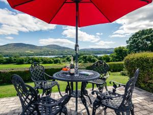 Large 5 bedroom home to sleep 10 people with wonderful sea views