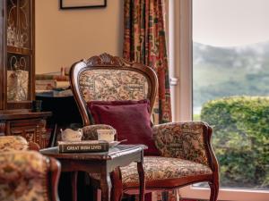 Large 5 bedroom home to sleep 10 people with wonderful sea views