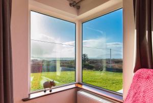 Cosy two bedroom cottage in Waterville with sea views