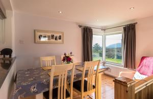 Cosy two bedroom cottage in Waterville with sea views