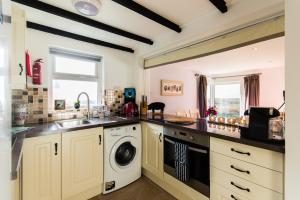 Cosy two bedroom cottage in Waterville with sea views