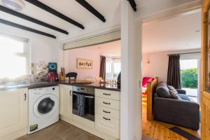 Cosy two bedroom cottage in Waterville with sea views
