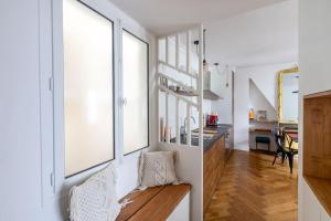 Appartement contemporain rénové dans le centre de Paris