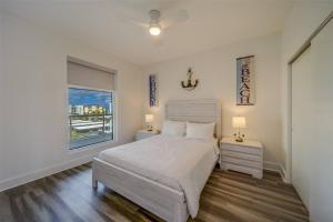 Luxury Waterfront Penthouse with Amenities and Services