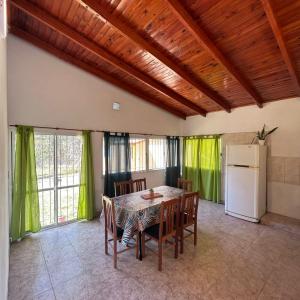 Amplia casa a solo unos metros del centro - RentVGB