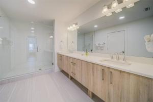 Luxury Waterfront Penthouse with Amenities and Services