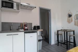Appartements CitizenHouse Anzin - 4 Studios - 15 a 36m2 - Jardin - Terrasse - Acces autonome - WiFi - Netflix : photos des chambres