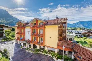 雷莱奥辛赫酒店 - 特兰萨夸